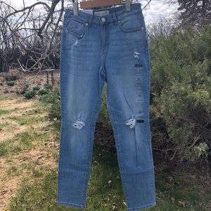 NWT eighty two light wash skinny jeans